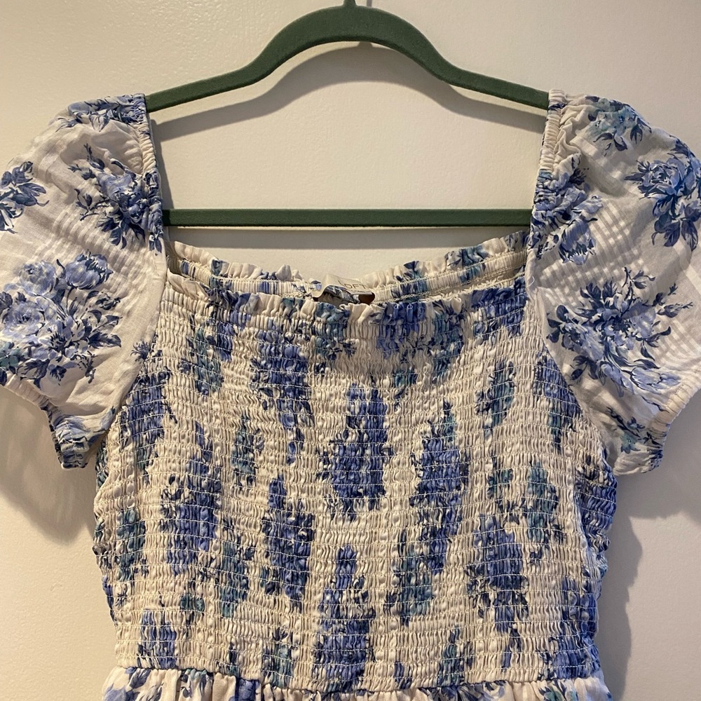 ❗️LAST CHANCE! DONATING SOON ‼️Floral Smocked Puffed Sleeve Midi Dress